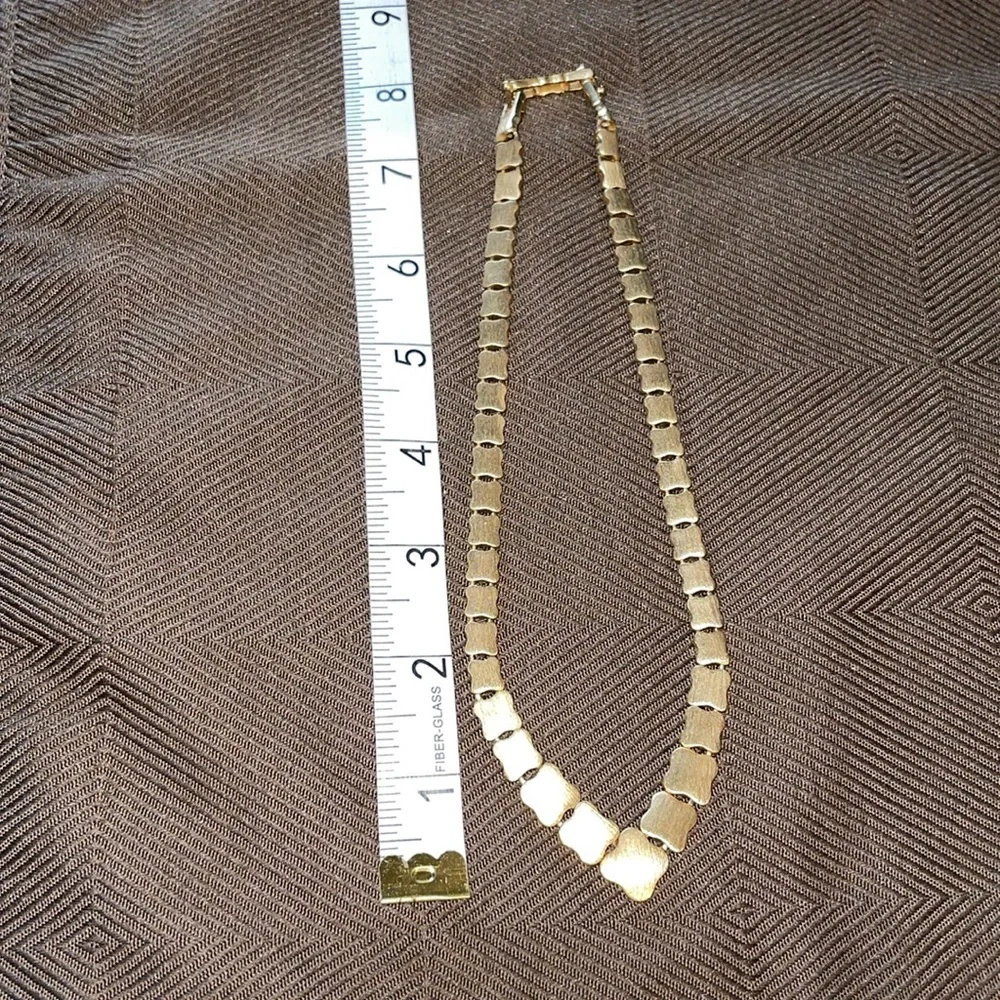 Monet vintage gold tone statement necklace - Picture 8 of 8